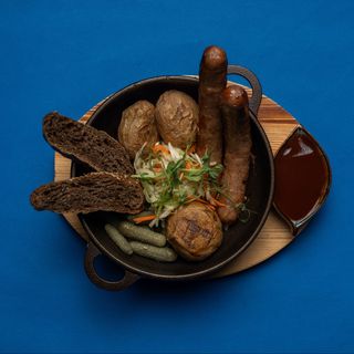 Баварские колбаски с картофелем по-канарски