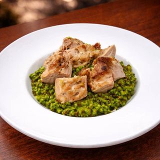 Зеленая гречка с курицей