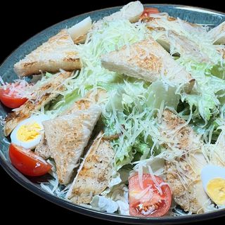 Салат цезарь с лососем