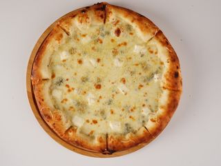 Пицца 4 сыра на белом соусе (30см)