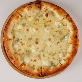 Пицца 4 сыра на белом соусе (40см)