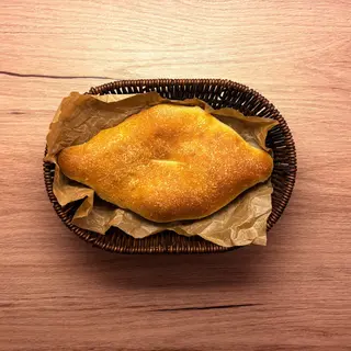 Фирменный хлеб в форме лодочки