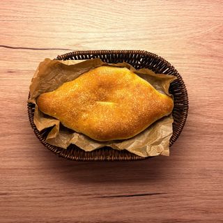 Фирменный хлеб в форме лодочки