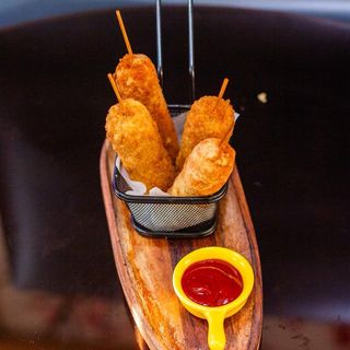 КОРН-ДОГ С СЫРОМ.