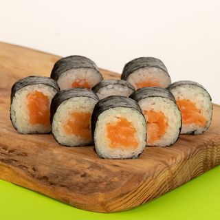 Маки ролл с лососем