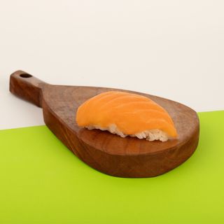 Суши с лососем 