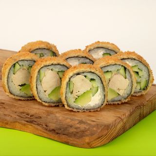 Жаренный ролл с курицей 