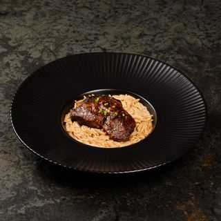 Орзо с говяжьими щёчками