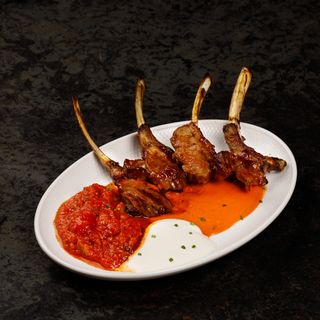 Каре ягнёнка с марокканским соусом