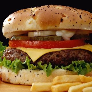 Бургер с говядиной + картошка фри