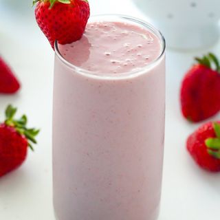 Коктейль клубничный (380мл)