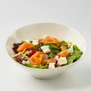 Салат с персиком и творожным сыром (содержит аллергены)