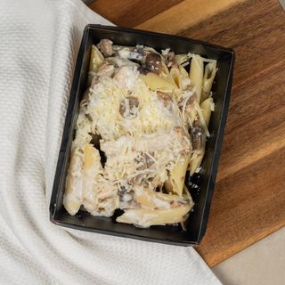 Паста с курицей и грибами (270г)