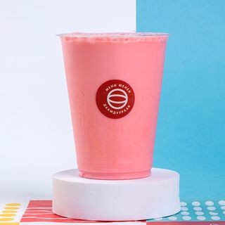 Клубничный молочный коктейль (300 мл)