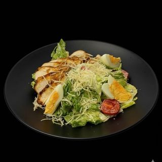 Салат цезарь с лососем (300г)