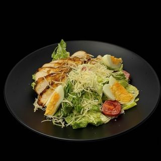 Салат цезарь с курицей (300г)