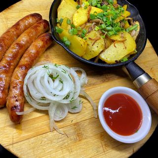 Колбаски с картошкой