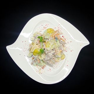 Салат куриный с чукой