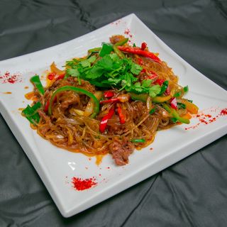 Горячая фунчоза с говядиной