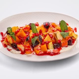 Салат "Фруктовый с творожным сыром" (340гр)