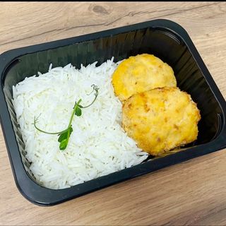 Куриные котлеты с рисом