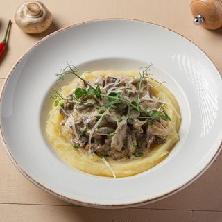 Бефстроганов из телятины с пюре (450гр)