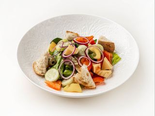 Панцанелла с ореховым сыром, томатами, оливками и тартином(350гр)