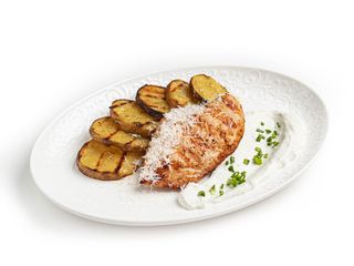 Куриная грудка с картофелем на гриле, под соусом блю чиз(400гр)