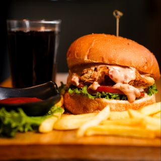 Бургер с курицей (330г)