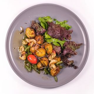 Мини картофель с креветками