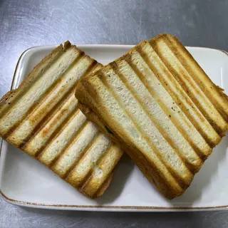 Панини с курицей на тосте
