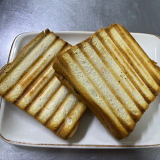 Панини с курицей на тосте