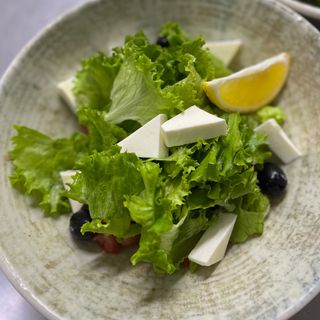 Свежий салат с пармезаном