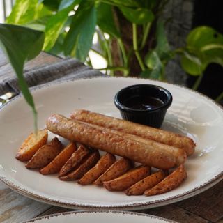 Куриные сосиски с картофельными дольками (250г)