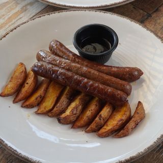 Говяжьи сосиски с картофельными дольками (250г)