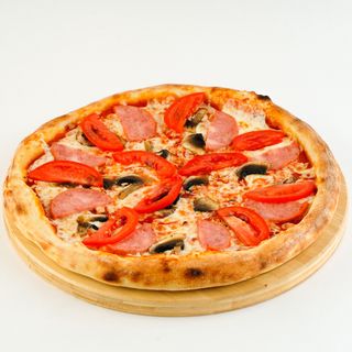 Пицца с ветчиной и грибами