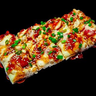 Суши Японская пицца с лососем