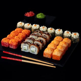 Сет Париж 32 шт Кола 1л подарок