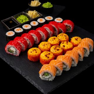 Сет лосось 32шт Кола 1л подарок