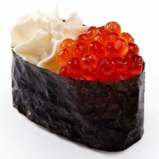 Суши Гункан с икрой