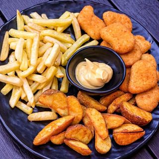 Картофельный микс с наггетсами