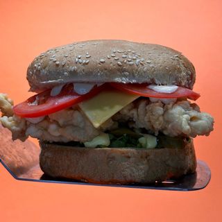 Бургер с куриным бедром 