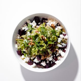 Салат со свеклой и сыром брынза (250г)