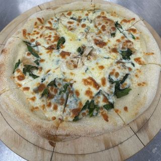 Пицца с курицей и шпинатом (500г)