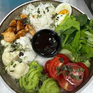 Боул с куриной грудкой (380г)