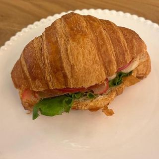 Круассан с курицей (220г)