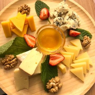 Сырная тарелка (320г)