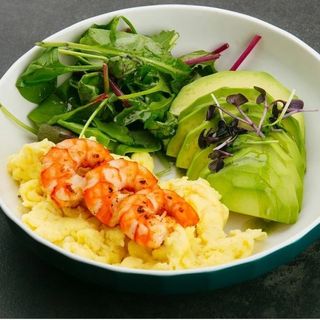 Скрэмбл с авокадо и креветками (350г)
