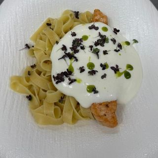 Феттучини с семгой и муссом пармезан(300г)