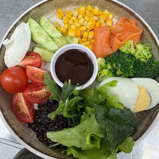 Боул с малосольный семгой (320г)